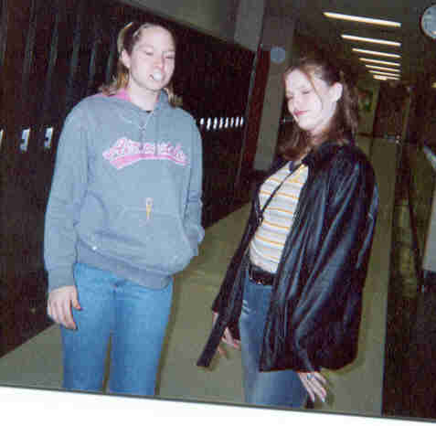 mandy n amy looking stoopid.jpg